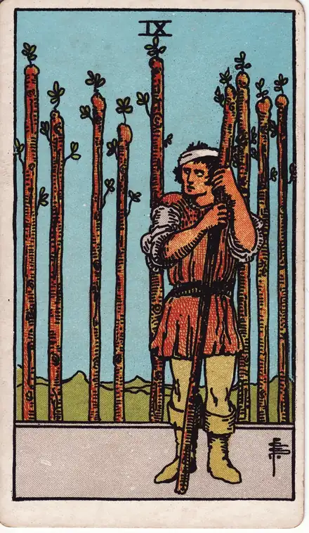 Değnek Dokuzlusu tarot kartı